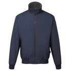 Gill CR01 Crew jakke i navy, set forfra med lynlås og logo.